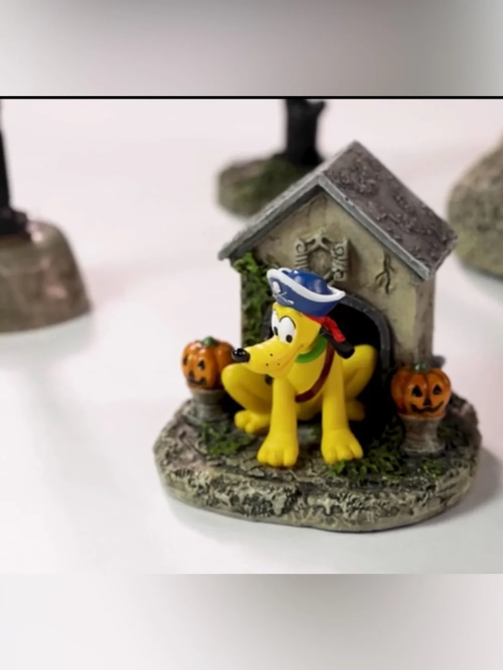 Disney Mickey & friends Halloween Village collection Set 12 pieces.